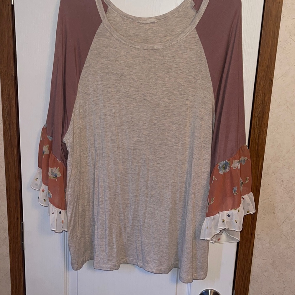 Oddi boutique top 3/4 ruffle sleeve